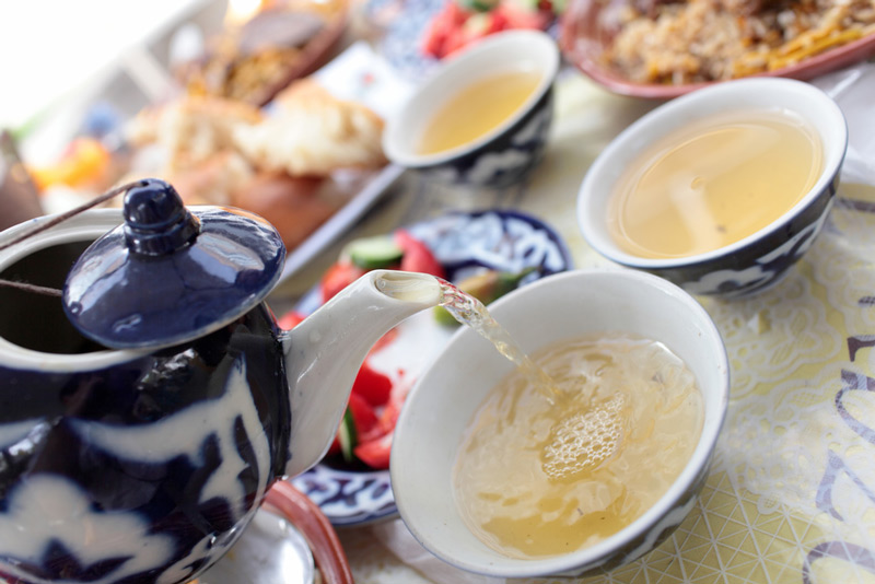 Эксперт предупредила о вреде привычки пить чай сразу после еды